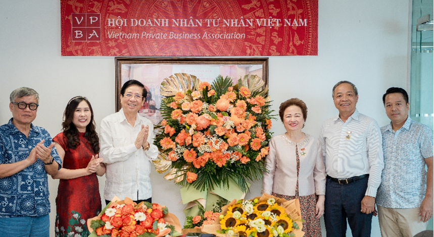 Madame Nguyễn Thị Nga được giao giữ chức Quyền Chủ tịch Hội Doanh nhân Tư nhân Việt Nam